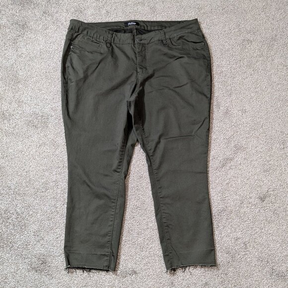 ROYALTY FOR ME Dark Sage Green Stretch Mid-Rise Ankle Jeans; Size 18W - Picture 1 of 5